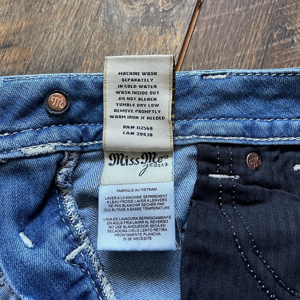 Miss Me Mid-Rise Denim Shorts - Picture 6 of 8